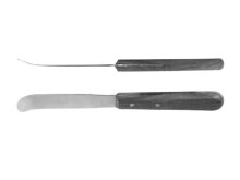 Spatula - fa nyéllel - hajlított végű